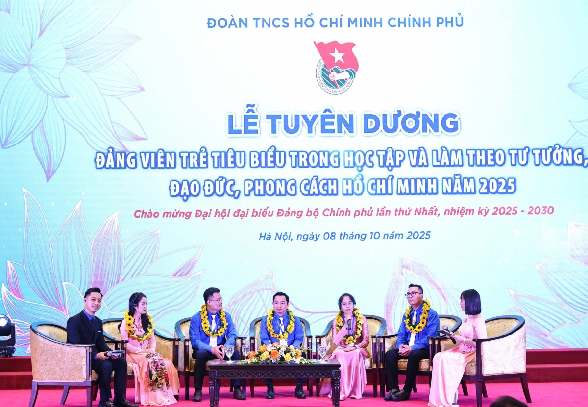 Giao lưu cùng đảng viên trẻ tiêu biểu trong học tập và làm theo tư tưởng, đạo đức, phong cách Hồ Chí Minh năm 2025