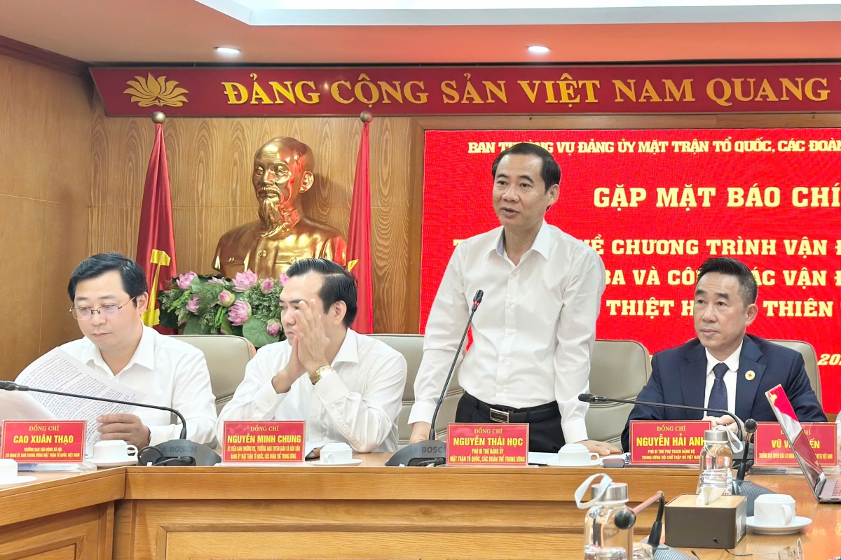 ông Nguyễn Thái Học, Phó Bí thư Đảng ủy MTTQ, các đoàn thể Trung ương phát biểu tại buổi họp báo