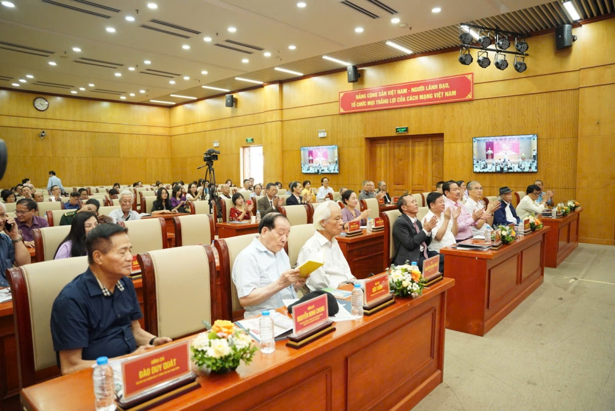 Các đại biểu tham gia lễ trao giải