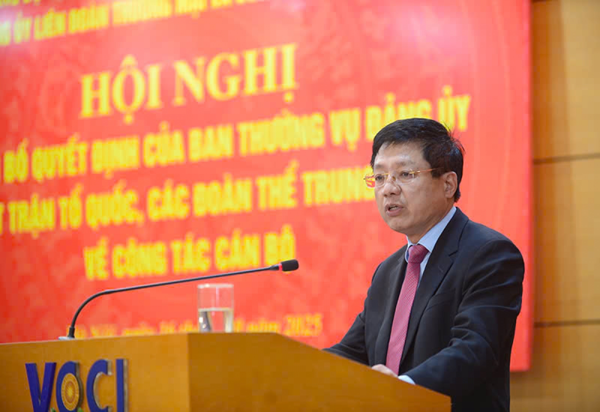 Tân Bí thư Đảng ủy VCCI ông Hồ Sỹ Hùng phát biểu tại hội nghị