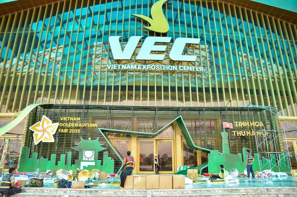 Những bước chuẩn bị cuối cùng trước giờ khai mạc Hội chợ Mùa Thu 2025