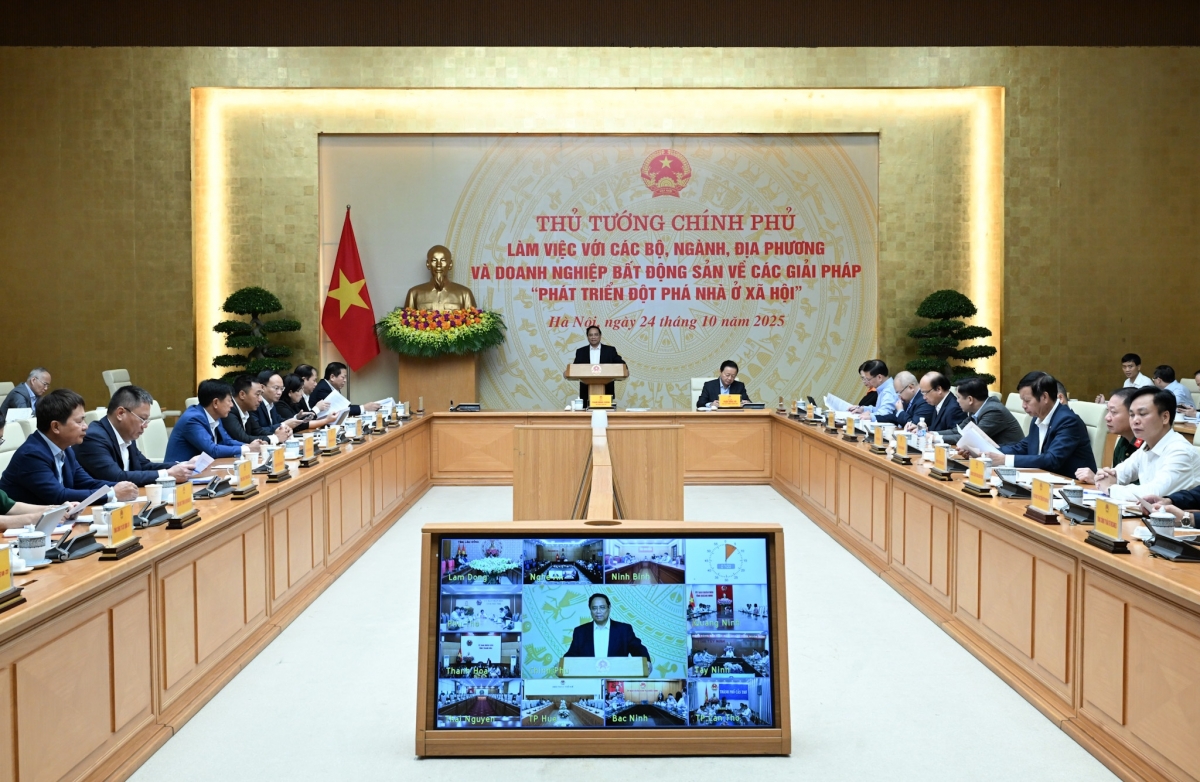 Hội nghị được trực tuyến đến 17 điểm cầu các tỉnh, thành phố có nhu cầu nhà ở xã hội cao