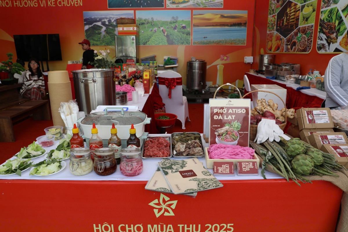 Quầy phở Atiso Đà Lạt tại gian hàng ẩm thực tỉnh Lâm Đồng