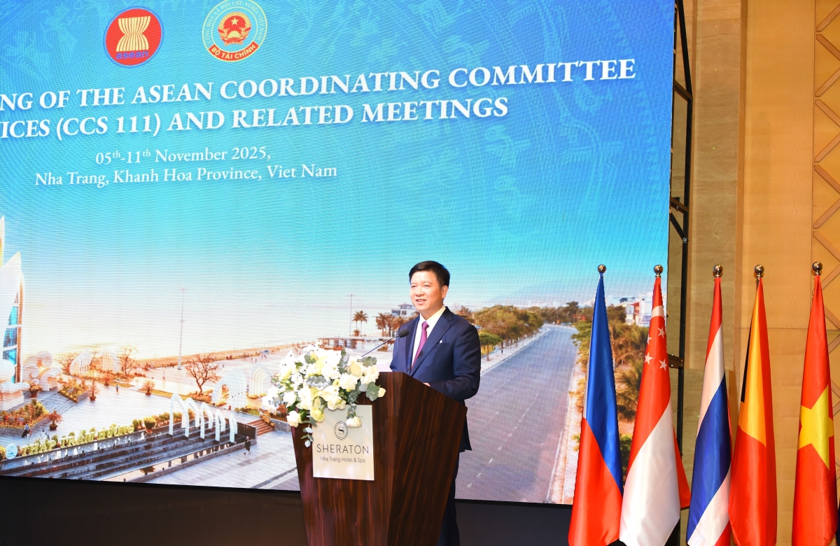 TS. Chu Đức Lam phát biểu tại phiên họp