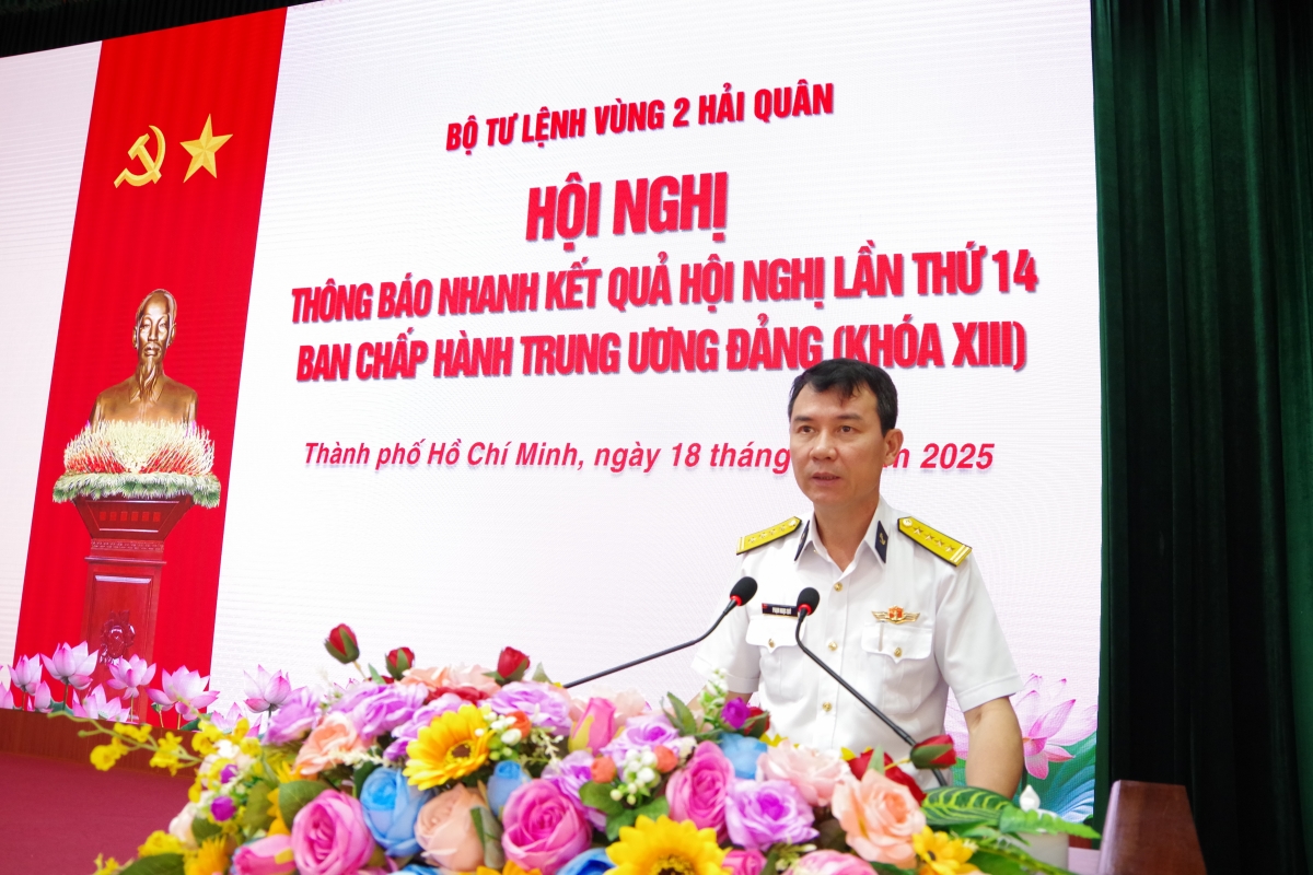 Đại tá Phạm Ngọc Quý, Chủ nhiệm Chính trị Vùng quán triệt kết quả hội nghị lần thứ 14