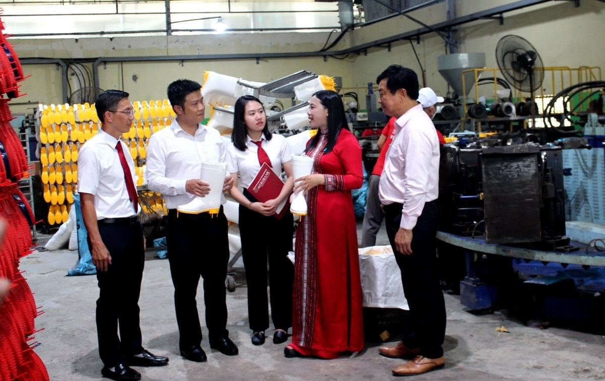 Với sự đồng hành của các ngân hàng tại địa phương, các doanh nghiệp có thêm nguồn lực để đầu tư, mở rộng sản xuất