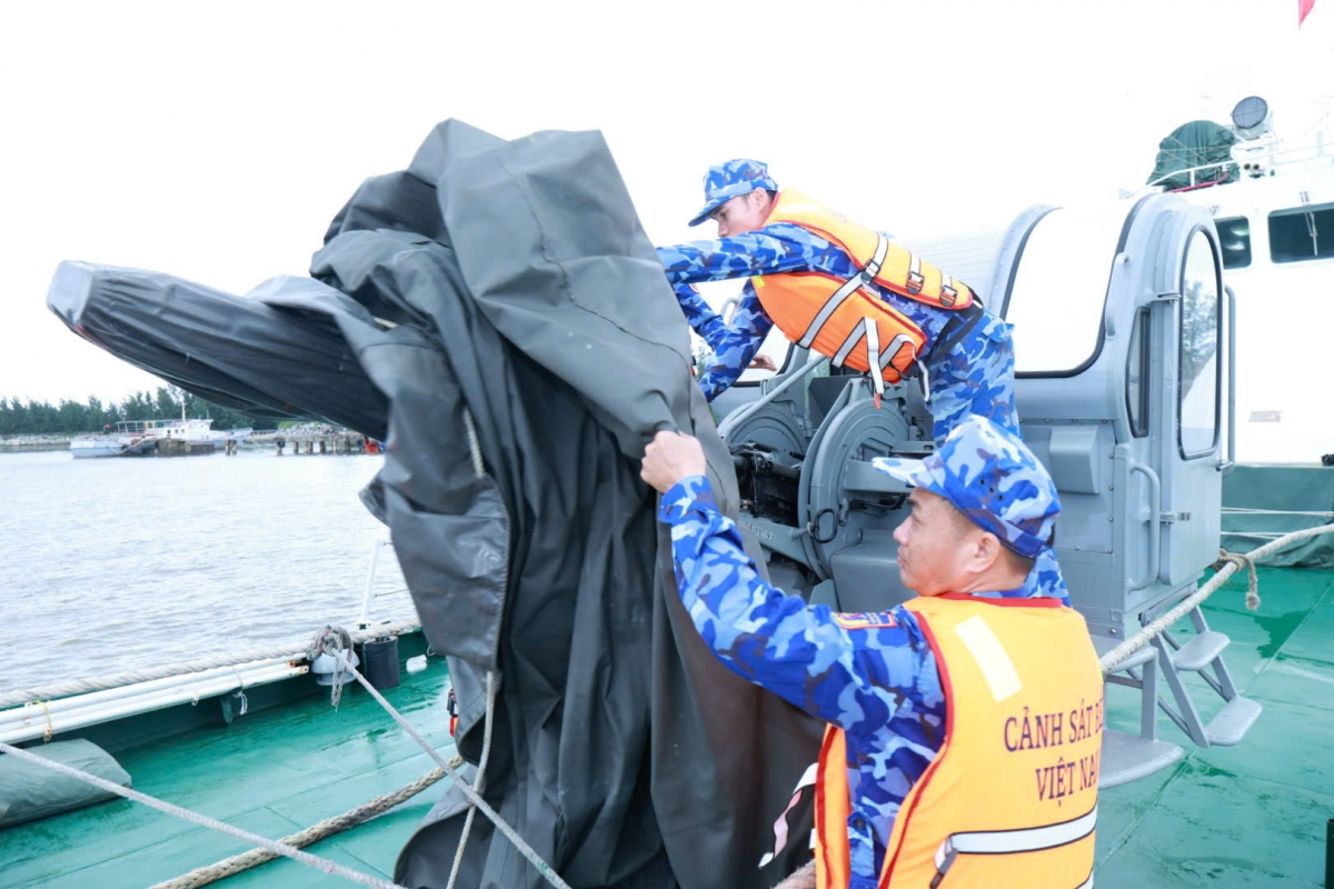 Tổ chức gia cố vũ khí trang bị kỹ thuật trên tàu CSB