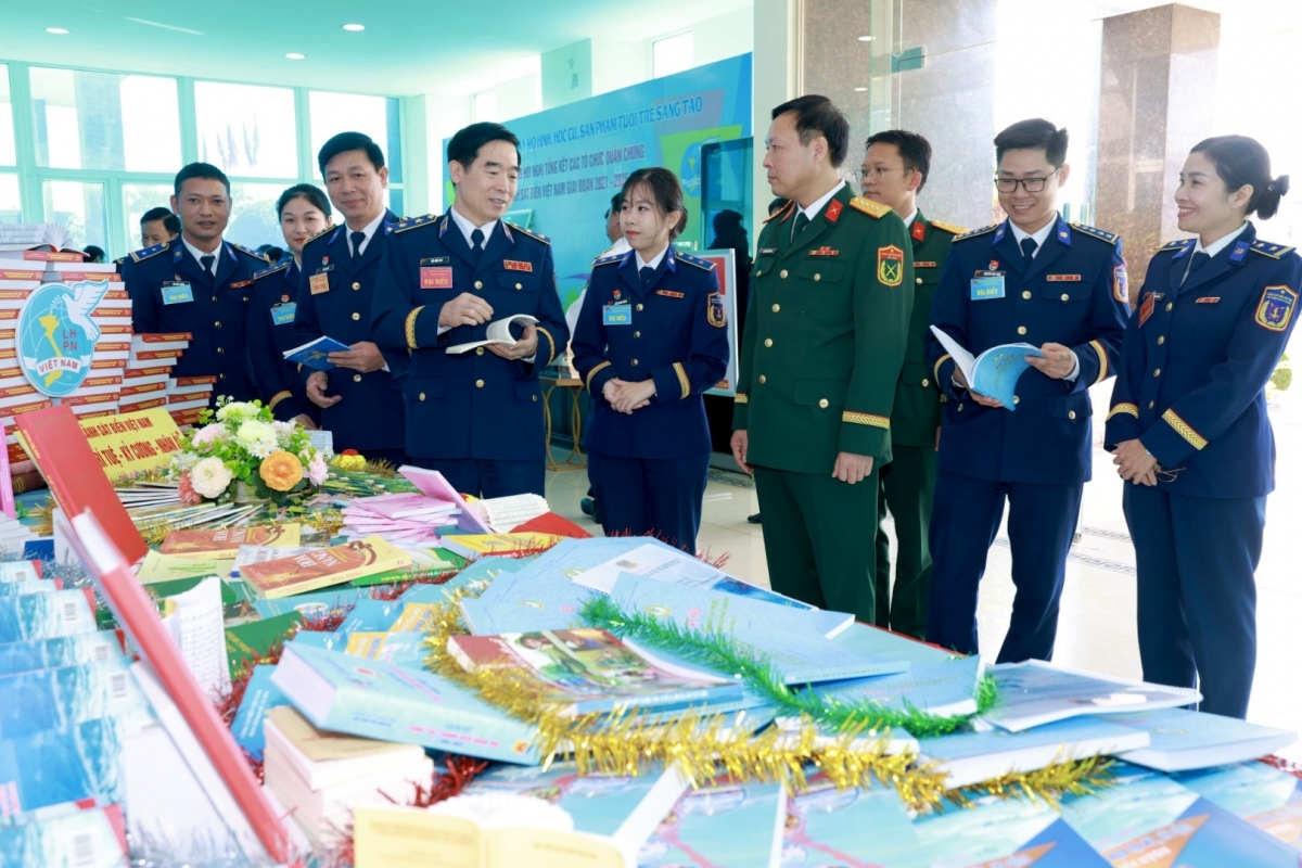 Các đại biểu tham quan mô hình, sáng kiến của các đoàn viên thanh niên ​​​