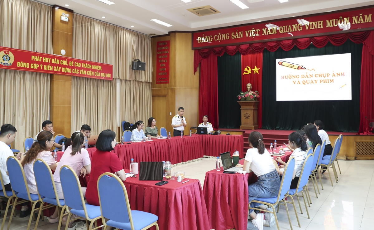 Quang cảnh lớp tập huấn