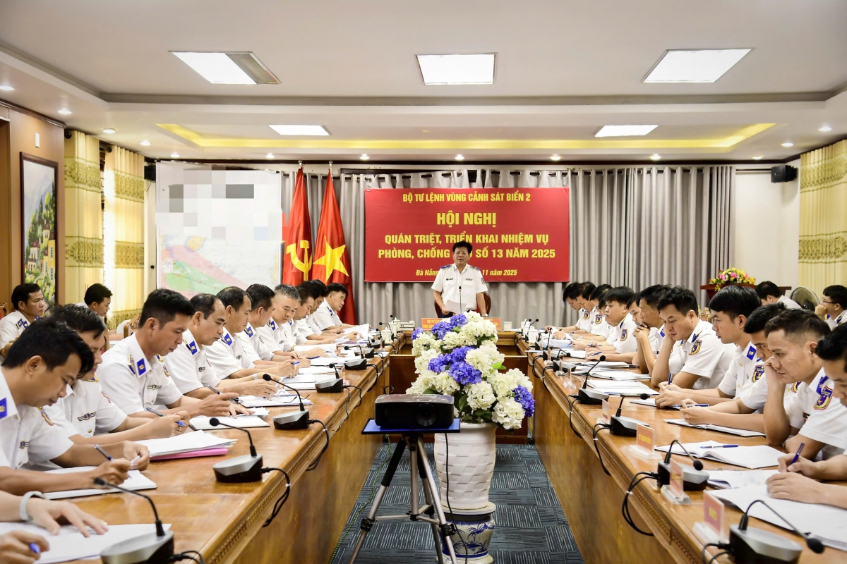 Thiếu tướng Trần Quang Tuấn, Tư lệnh Vùng Cảnh sát biển 2 quán triệt, triển khai nhiệm vụ phòng chống bão số 13 (Kalmaegi)