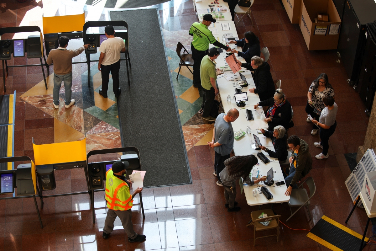 Người dân Mỹ (Ảnh: Reuters)