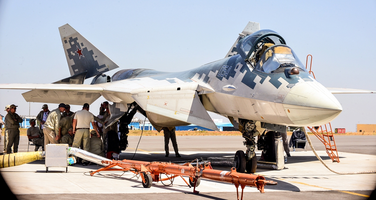 Một chiếc máy bay tiêm kích tàng hình Su-57 được Nga mang tới trưng bày tại triển lãm hàng không Aero India 2025 ở thành phố Bengaluru, bang Karnataka, miền Nam Ấn Độ hồi tháng 2/2025 (ANI)