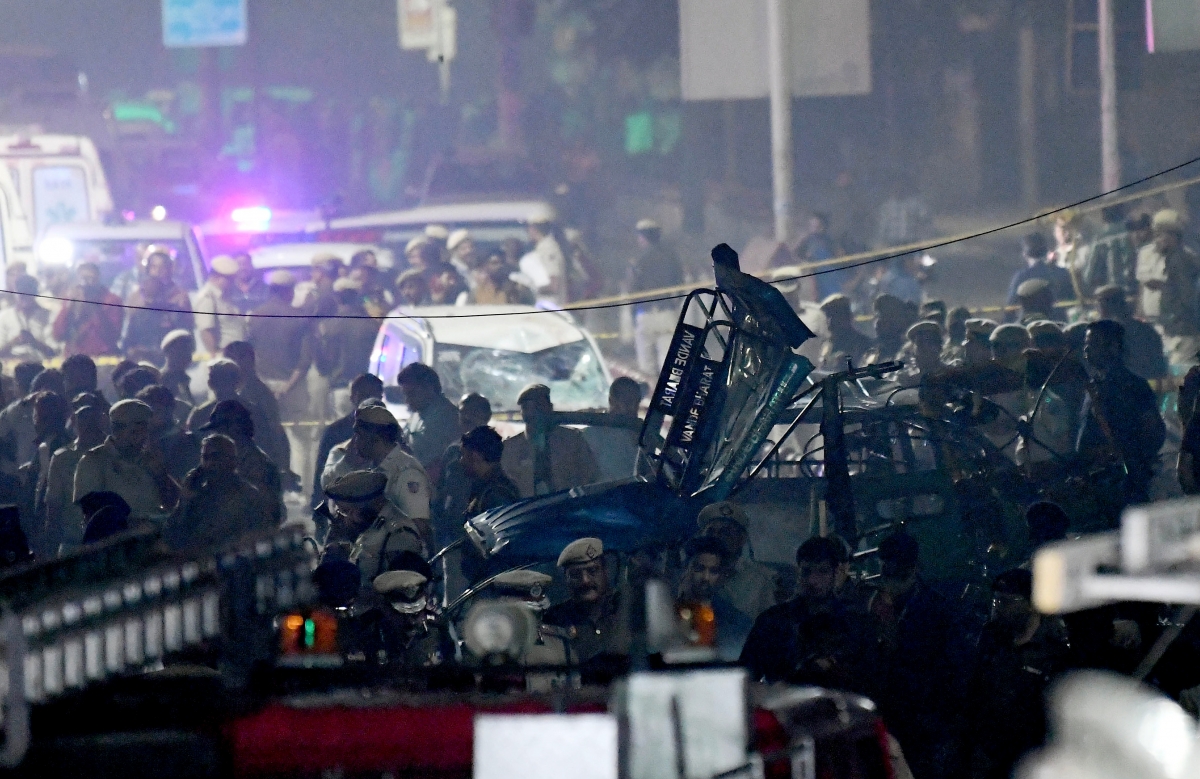Hiện trường vụ nổ trước cửa ga tàu điện ngầm Chandni Chowk, khu vực di tích Red Fort, trung tâm thủ đô New Delhi, Ấn Độ tối 10/11 (ANI)