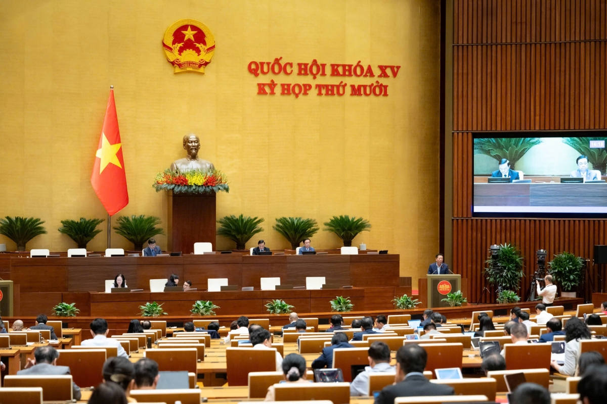 Toàn cảnh Quốc hội thảo luận tại hội trường về dự án Luật Xây dựng (sửa đổi)