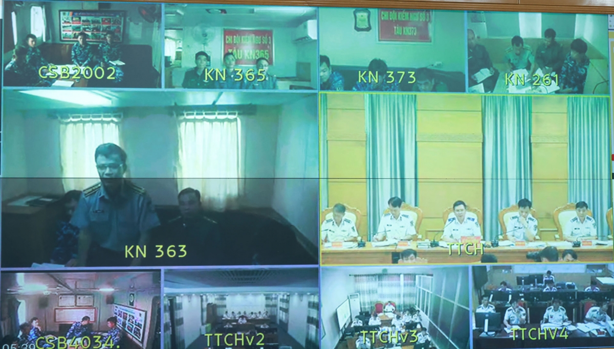 Các tàu đang thực hiện nhiệm vụ trên thực địa báo cáo kết quả hoạt động chống khai thác IUU qua truyền hình vệ tinh VSAT.