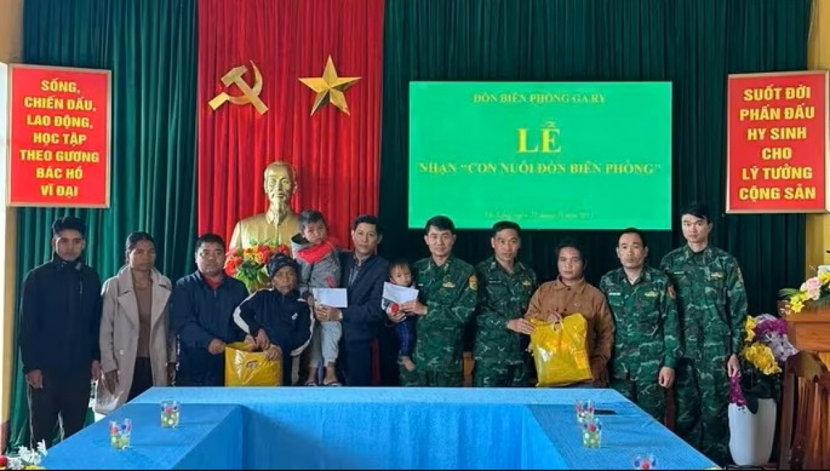 2 con của đôi vợ chồng mất tích trong vụ sạt lở đất ở Đà Nẵng được biên phòng nhận nuôi.