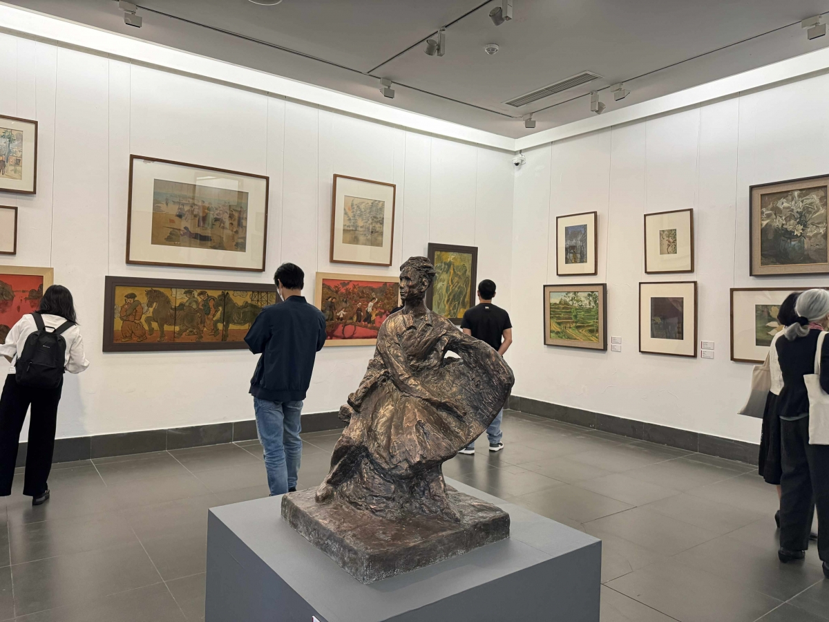 Các tác phẩm trưng bày tại triển lãm đa dạng từ chất liệu sáng tác đến chủ đề 