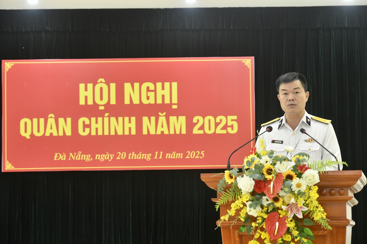 Đồng chí Đại tá Nguyễn Hữu Hùng, Bí thư Đảng ủy, Chính ủy Trung đoàn quán triệt triển khai nhiệm vụ năm 2026