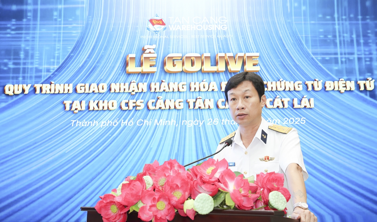 Thượng tá Đoàn Phi, Phó giám đốc Công ty CP Kho vận Tân Cảng phát biểu