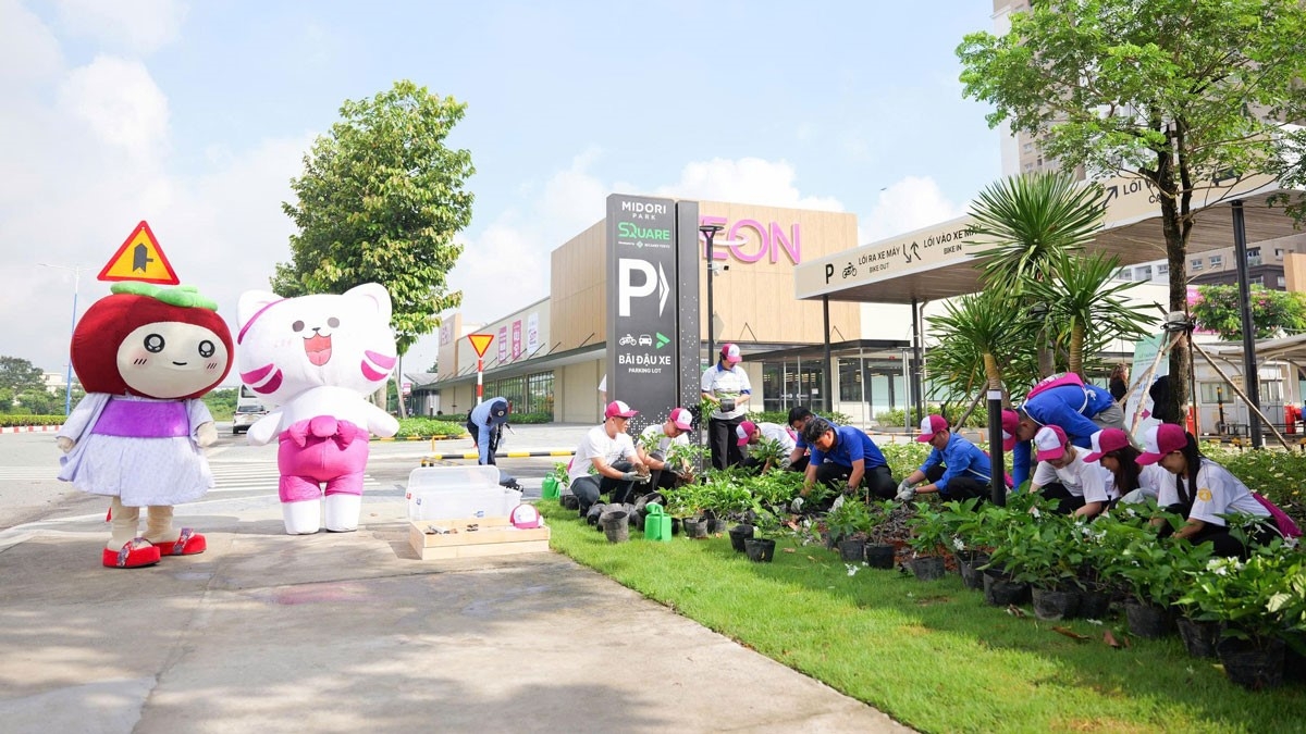 Không gian xanh tại Khu Thương mại MIDORI PARK SQUARE