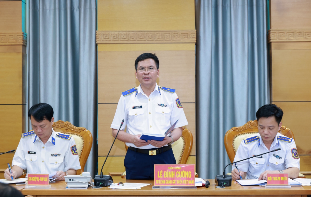 Thiếu tướng Lê Đình Cường - Tư lệnh Cảnh sát biển Việt Nam phát biểu chỉ đạo.