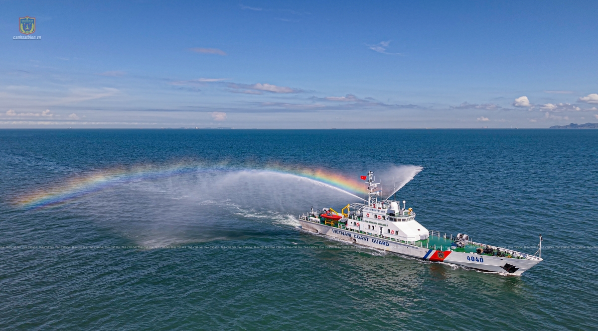 Tàu CSB 4040 trên biển