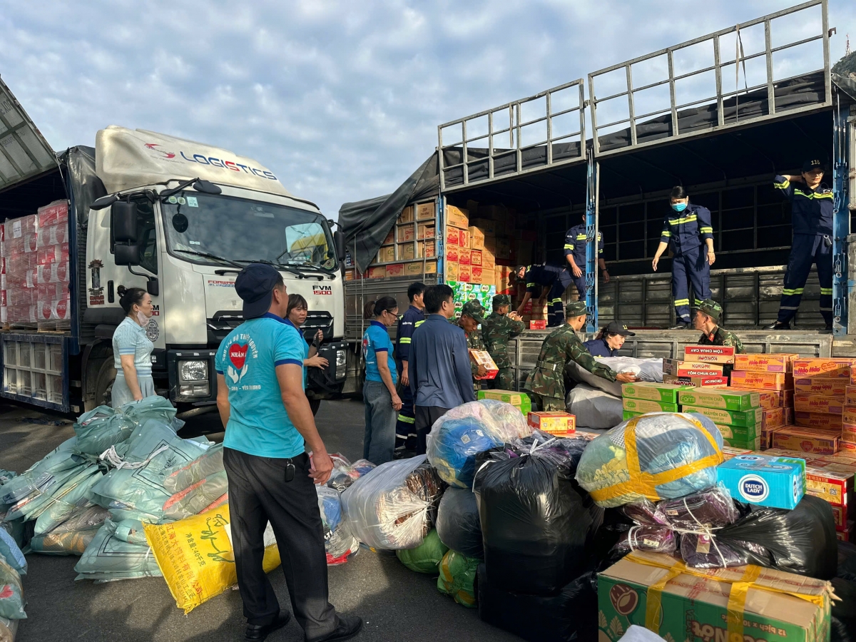 Quảng Ninh tiếp tục vận động, thực hiện các đợt cứu trợ tiếp theo, nhằm tiếp sức để người dân vùng lũ Lâm Đồng sớm vượt qua hoàn cảnh khó khăn.