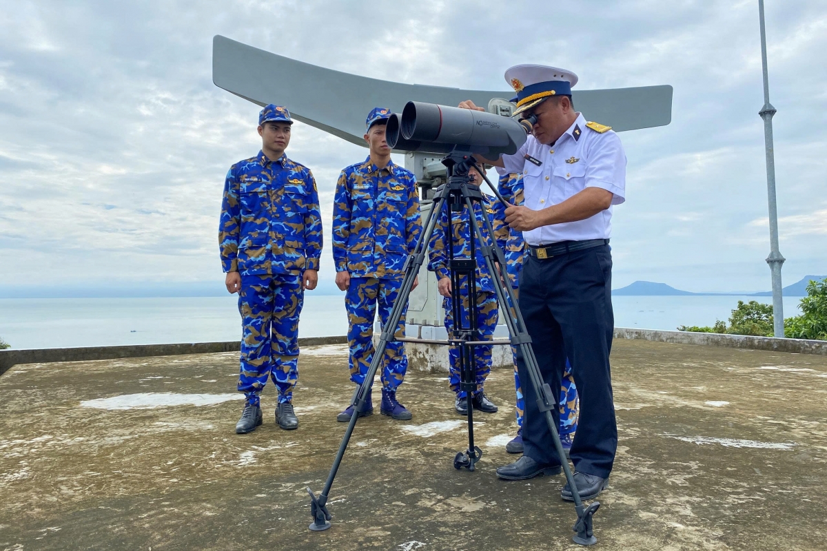 CBCS Trung đoàn 551 quan sát mục tiêu trên biển