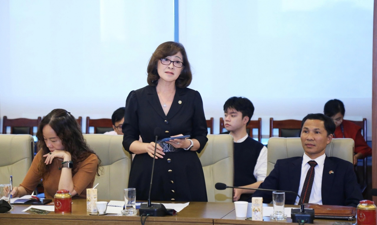 Các đại biểu thảo luận sôi nổi tại Hội thảo