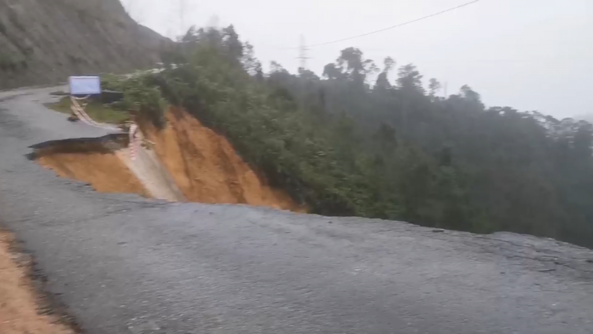 Xuất hiện nhiều điểm sạt lở mới.