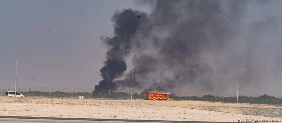 Khoảnh khắc tiêm kích Ấn Độ rơi tại Triển lãm hàng không Dubai - Ảnh: DW