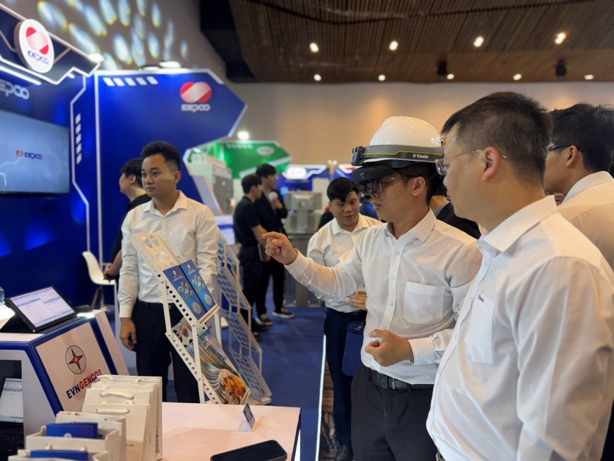 Công nghệ thực tế ảo được đưa vào để đại biểu trải nghiệm tham quan nhà máy điện