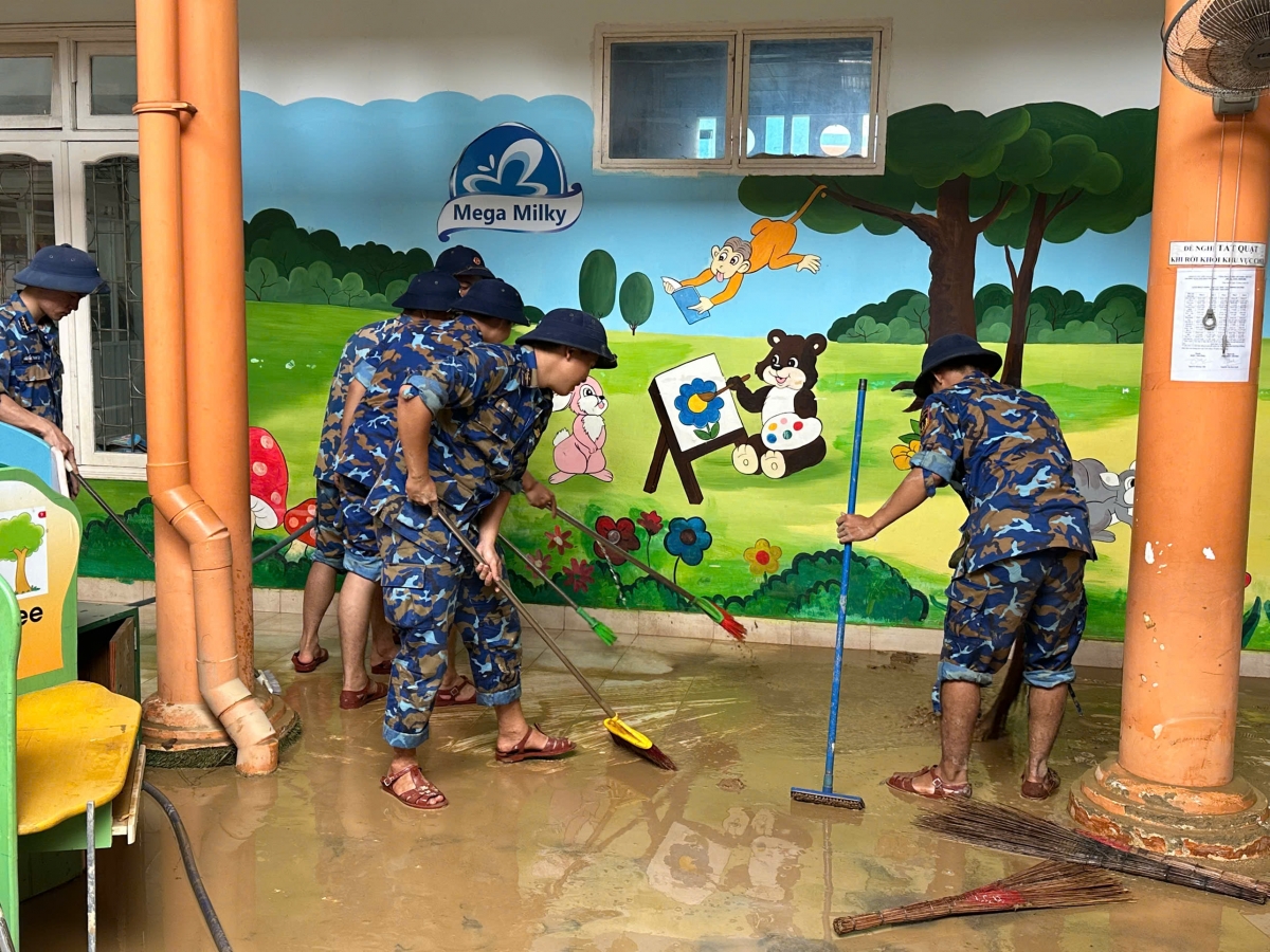 CBCS Vùng 4 hỗ trợ Trường tiểu học Diên Khánh 2 vệ sinh phòng học