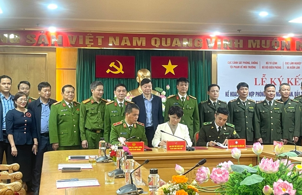 Bộ Công an và Bộ Nông nghiệp và Môi trường ký kết phối hợp phòng, chống tội phạm và vi phạm pháp luật về đa dạng sinh học. Ảnh CLN