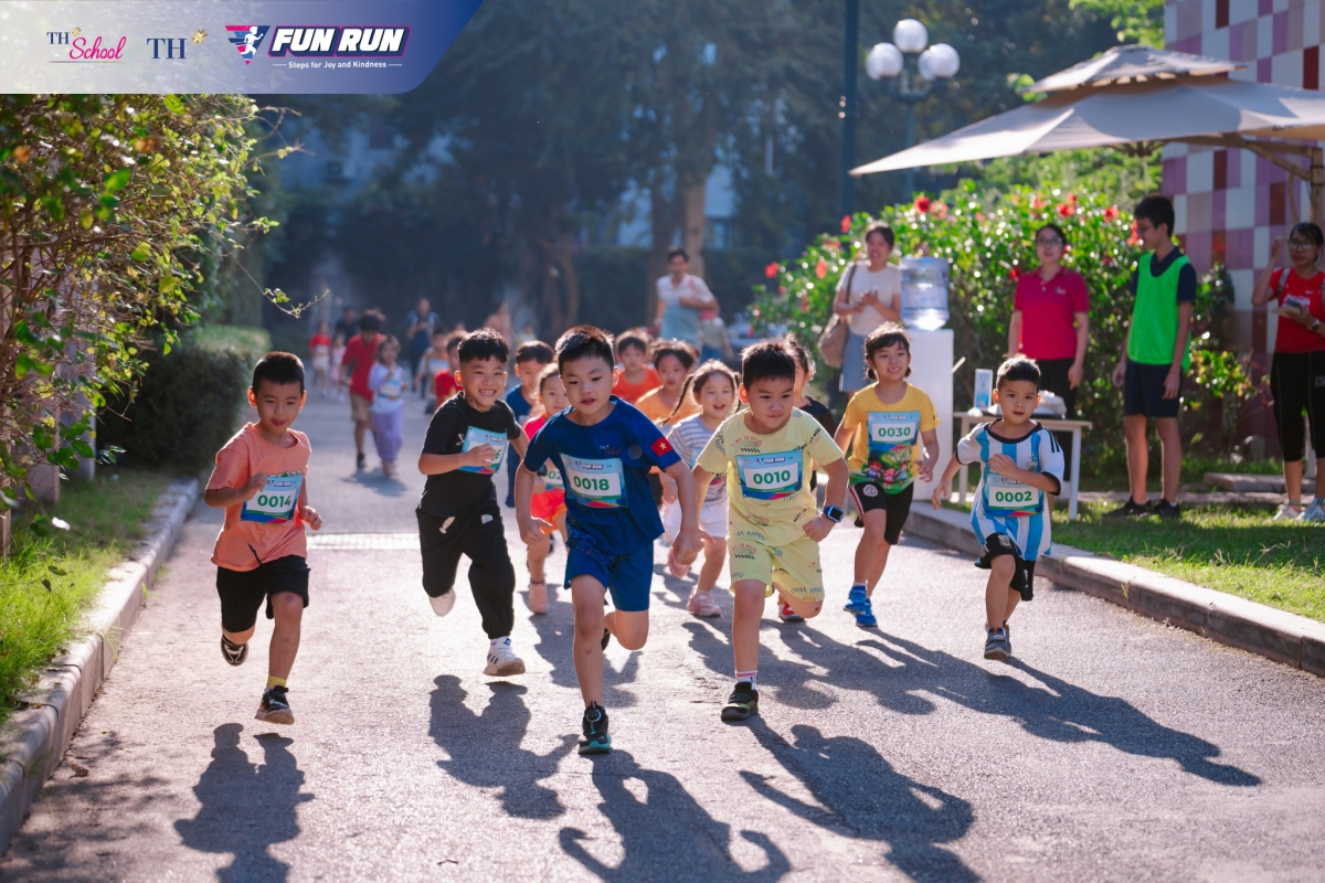 Các em học sinh TH School tham gia giải chạy. (Ảnh; TH SCHOOL)