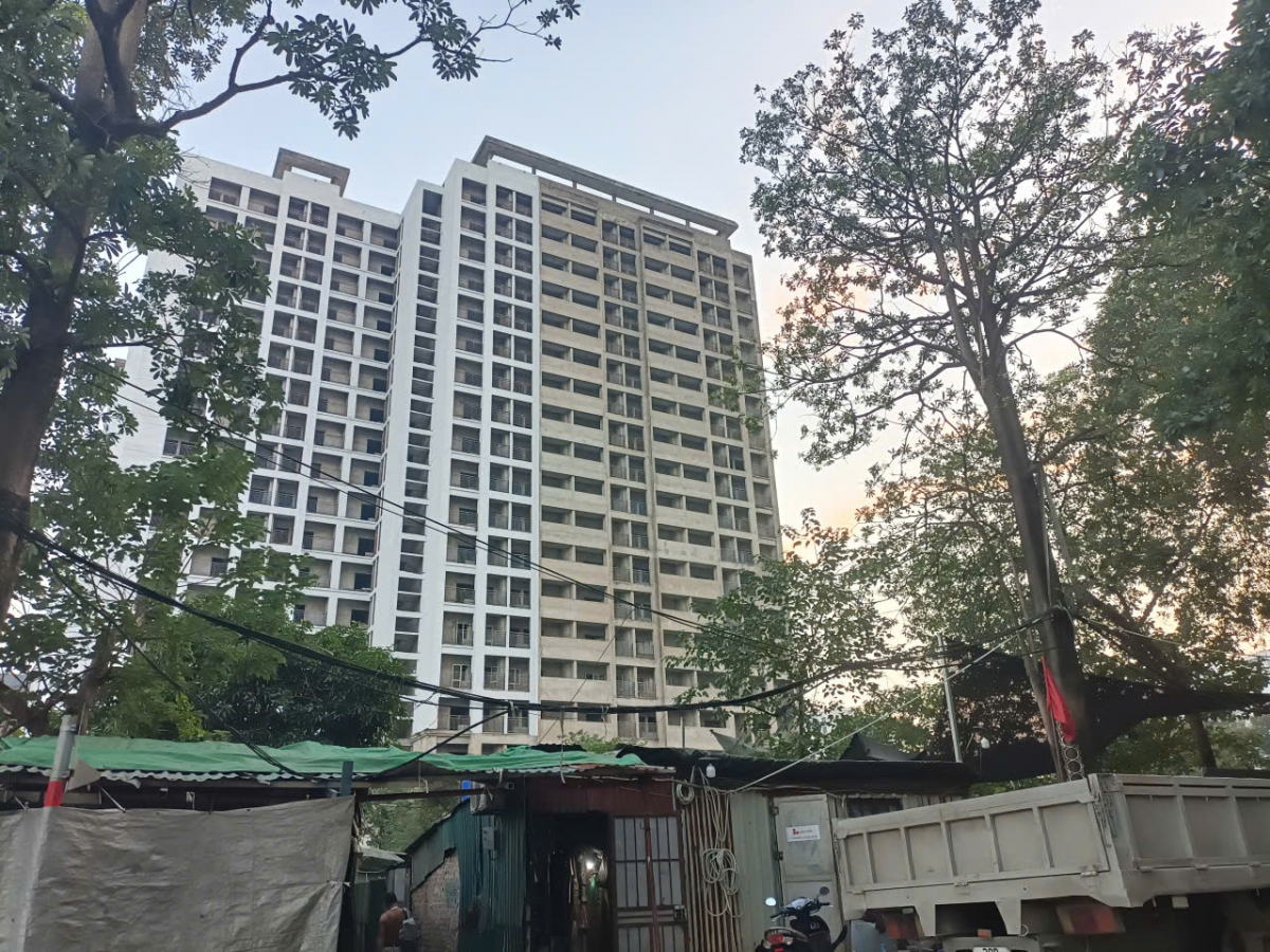 Khu đất dưới chân khu nhà học sinh, sinh viên Pháp Vân - Tứ Hiệp có rất nhiều nhà tạm của người dân