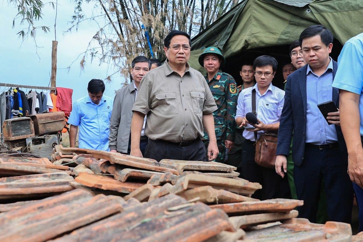 Thủ tướng chỉ đạo công tác khắc phục hậu quả thiên tai, khẩn cấp xây, sửa lại nhà cho người dân vùng lũ