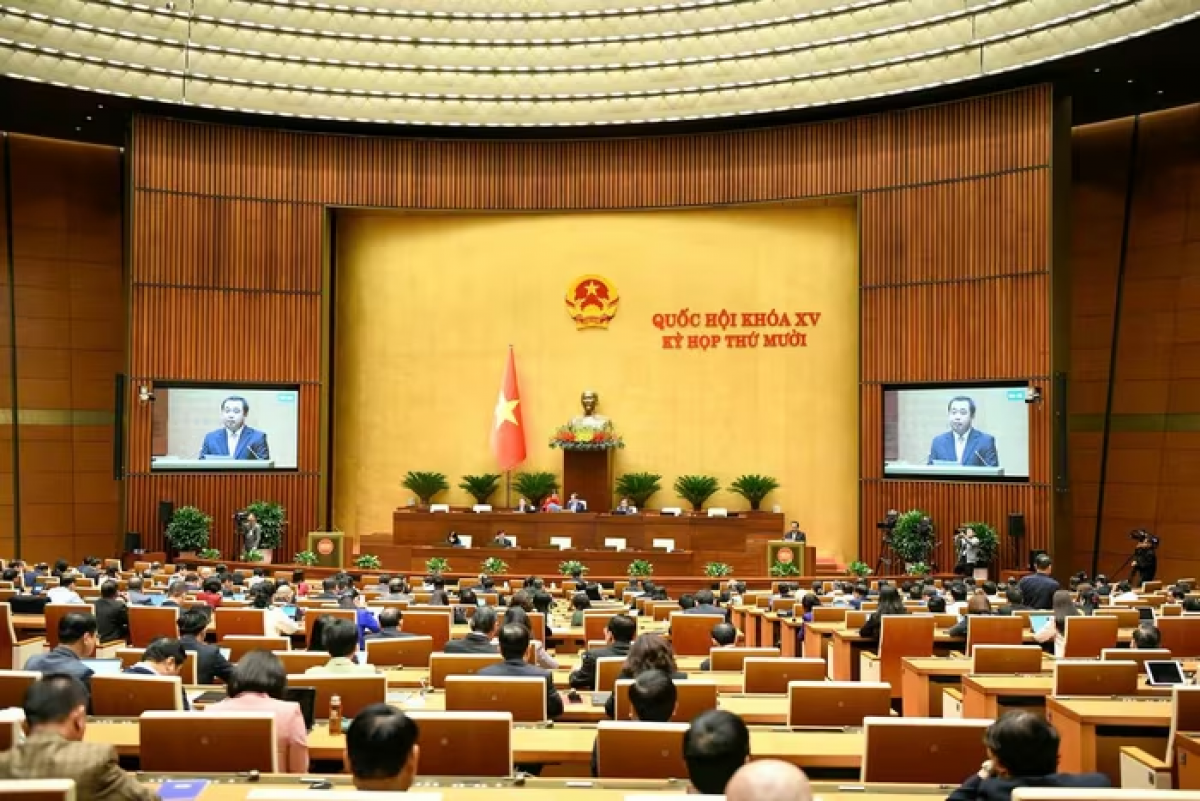 Toàn cảnh phiên họp sáng 4/11 (Ảnh: Quang Vinh)