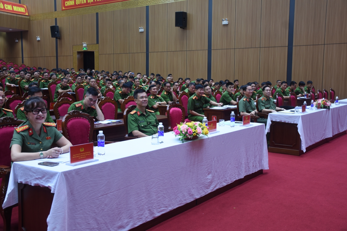 Toàn cảnh hội nghị