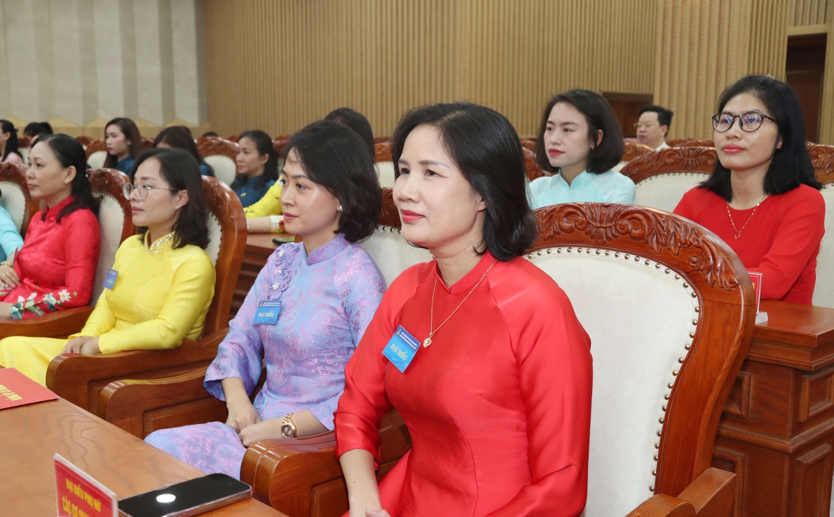 Những nữ đại biểu tiêu biểu năng động giỏi việc nước đảm việc nhà tại các đơn vị cơ sở