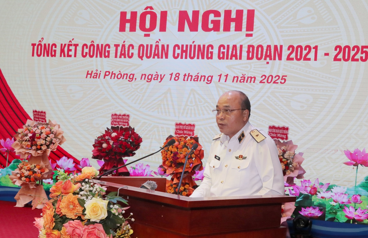 Chuẩn đô đốc Đỗ Văn Yên, Phó Chính ủy Quân chủng Hải quân chỉ đạo tại Hội nghị