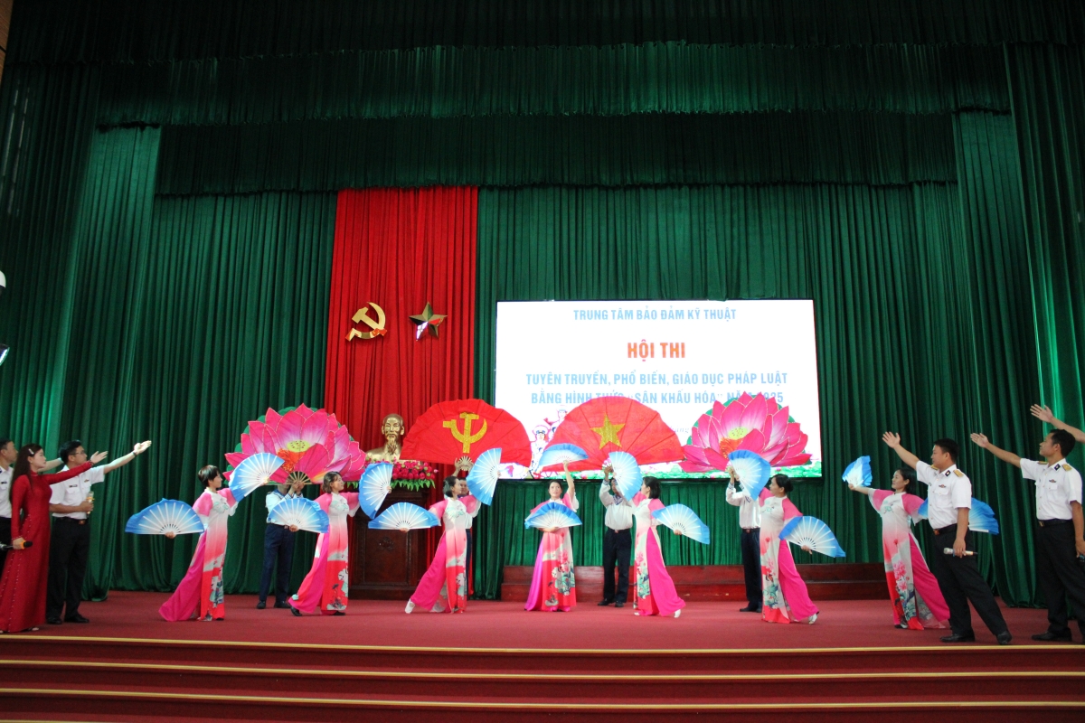 Văn nghệ chào mừng Hội thi