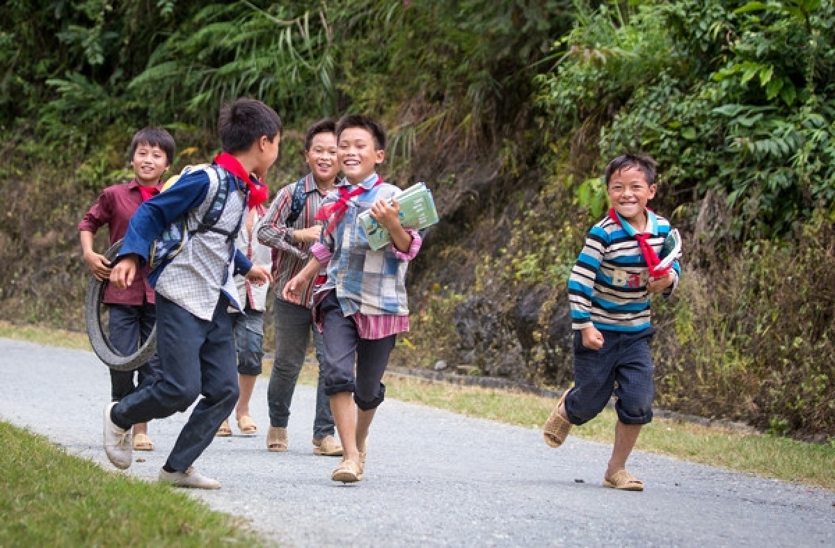 Niềm vui học sinh đến trường