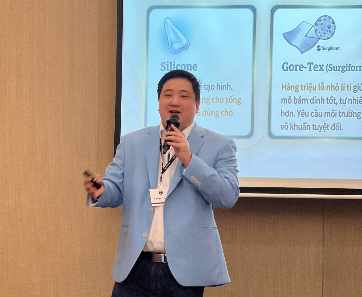 (Ảnh: BS.CKII Trần Nguyên Giáp chia sẻ tại buổi ra mắt sách)