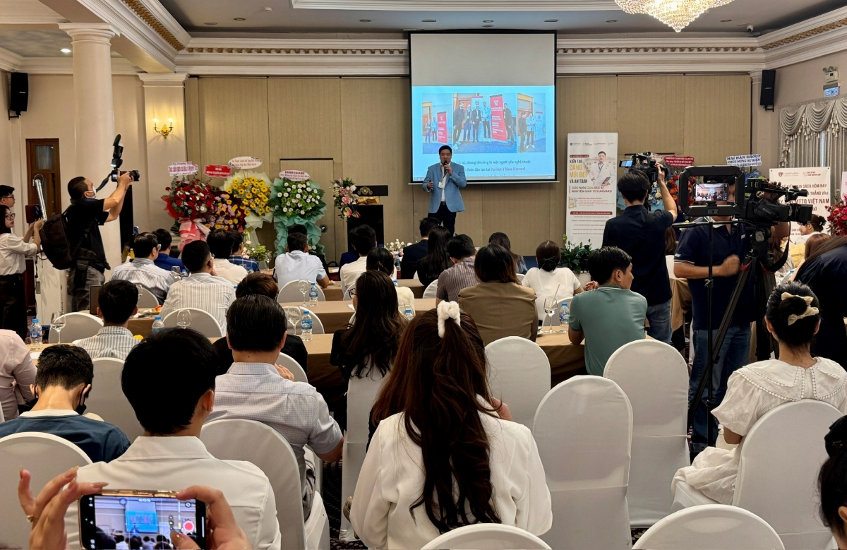 (Ảnh: Thông tin về cuốn sách được nhiều người quan tâm)
 