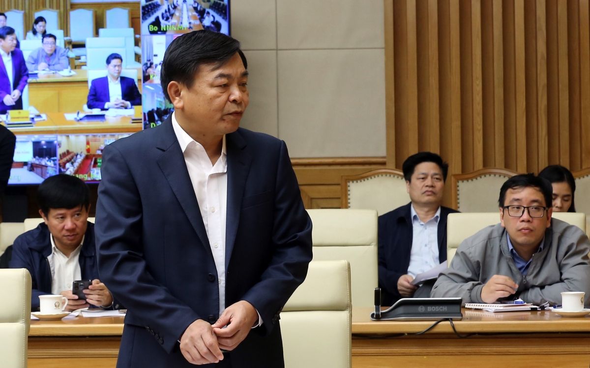 Thứ trưởng Bộ Nông nghiệp và Môi trường Nguyễn Hoàng Hiệp cho biết, bão số 15 sẽ tồn tại trên biển trong thời gian rất dài, gần 6 ngày, từ 27/11 đến hết 1/12