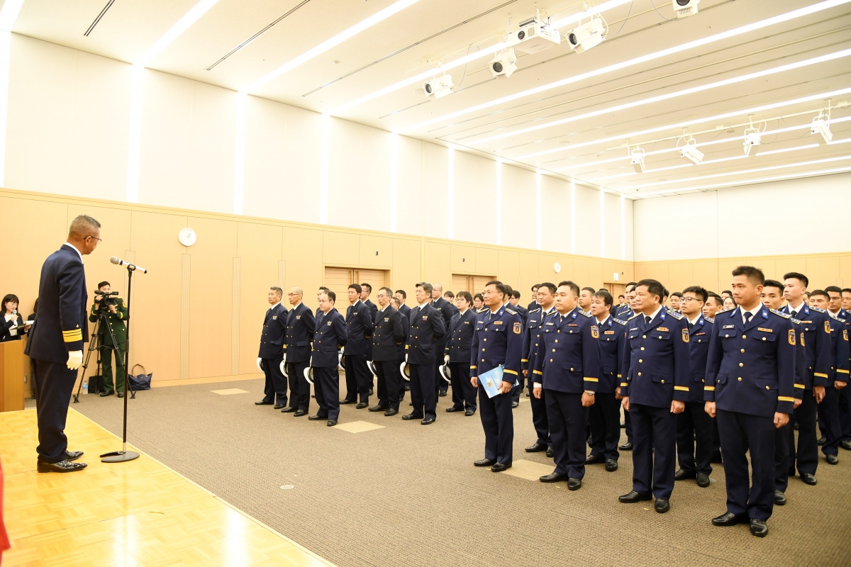 Các đại biểu tham dự lễ đón tàu CSB 8004 tại thành phố Fukuoka