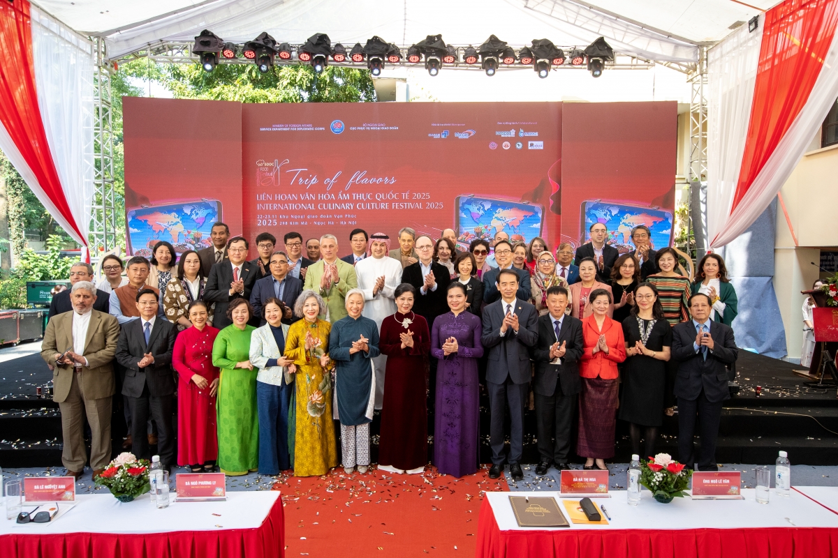 Các đại biểu tham dự lễ khai mạc Liên hoan Văn hóa Ẩm thực Quốc tế 2025 