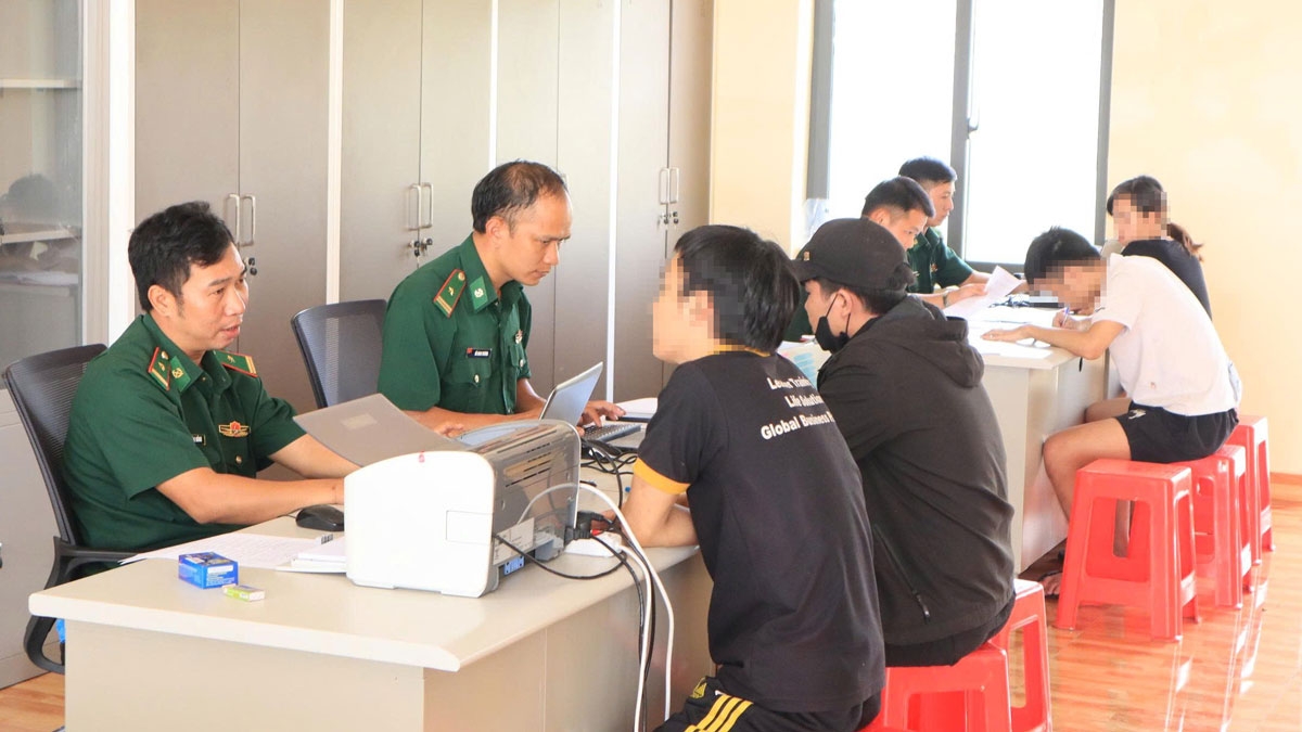 Các lực lượng chức năng nắm thông tin công dân trước khi cho về Việt Nam