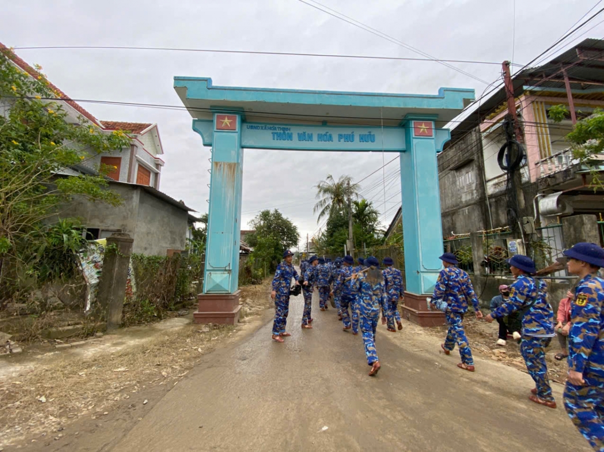 Các lực lượng hỗ trợ được tăng cường về địa phương để giúp dân